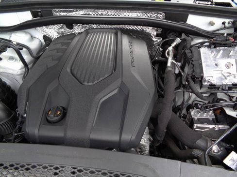 Used 2024 Porsche Macan Turbo AWD/4WD image 19