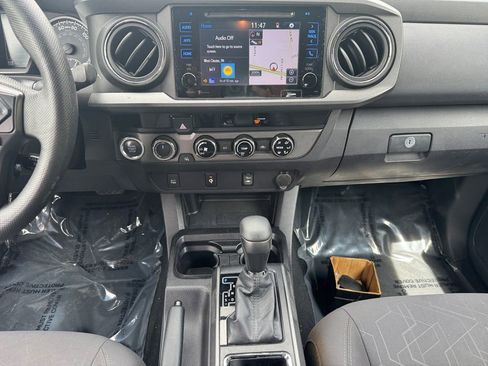 Used 2016 Toyota Tacoma TRD Sport w/ Towing Package AWD/4WD image 11