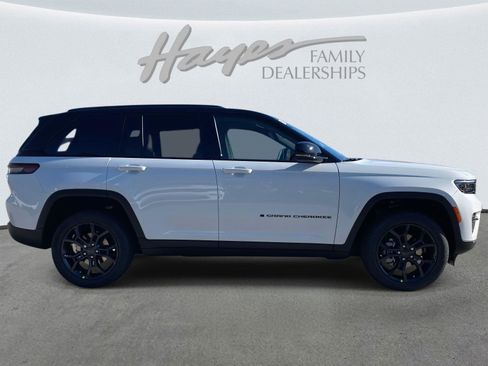 New 2025 Jeep Grand Cherokee Limited w/ Trailer Tow Package image 3