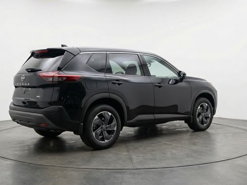 Used 2025 Nissan Rogue SV AWD/4WD image 9