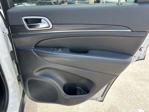 Used 2022 Jeep Grand Cherokee Limited image 40
