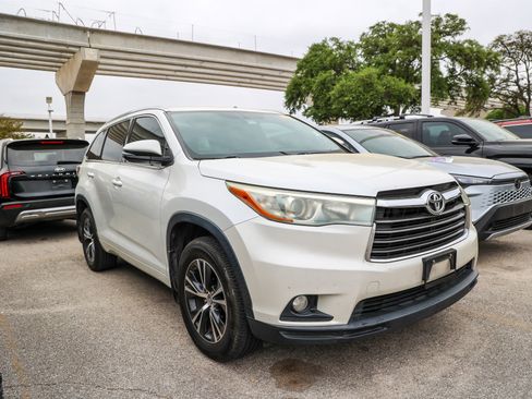Used 2016 Toyota Highlander XLE image 6