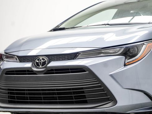 Used 2024 Toyota Corolla LE FWD image 2