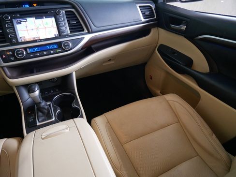 Used 2015 Toyota Highlander Limited image 11