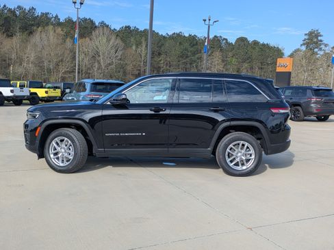New 2026 Jeep Grand Cherokee Laredo X RWD image 5