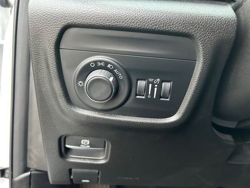 Used 2023 Jeep Grand Cherokee Altitude image 25