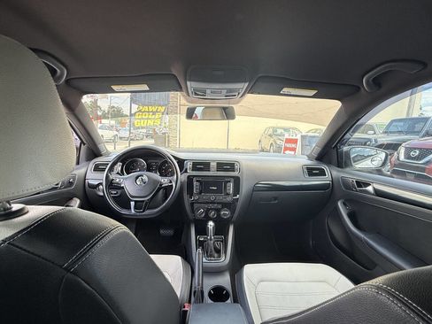 Used 2015 Volkswagen Jetta Sport image 18