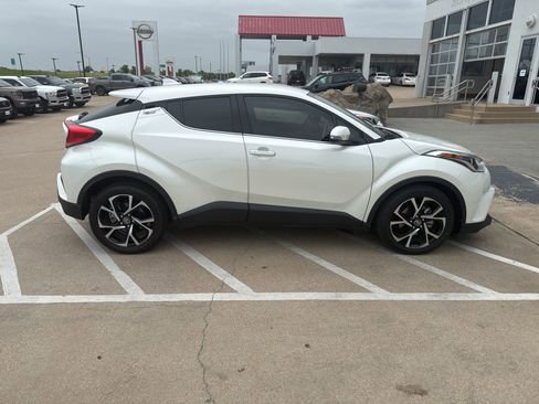 Used 2019 Toyota C-HR Limited image 5