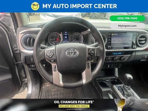Certified 2022 Toyota Tacoma SR5 w/ Technology Package AWD/4WD image 9