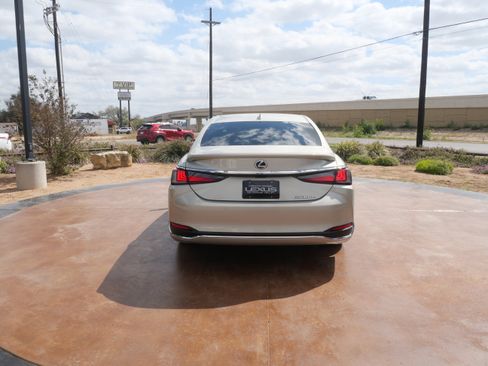 Used 2025 Lexus ES 300h w/ Premium Package image 4