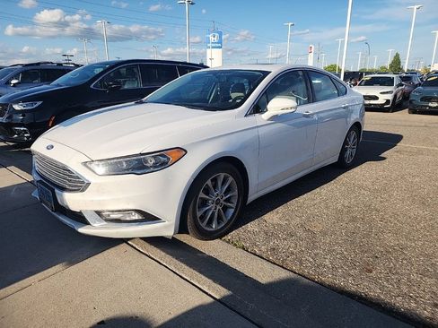 Used 2017 Ford Fusion SE FWD image 5