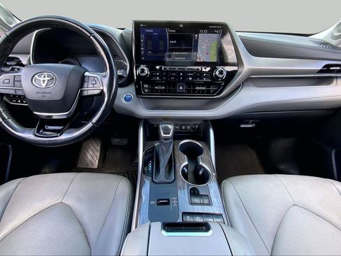 Used 2021 Toyota Highlander Limited FWD image 15