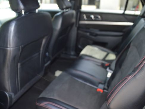 Used 2018 Ford Explorer XLT w/ Equipment Group 202A AWD/4WD image 20