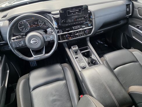 Used 2024 Nissan Pathfinder SL image 14