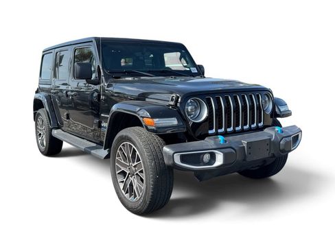 Used 2023 Jeep Wrangler Unlimited Sahara AWD/4WD image 14
