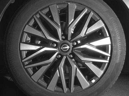 Used 2025 Nissan Altima 2.5 SV FWD image 12