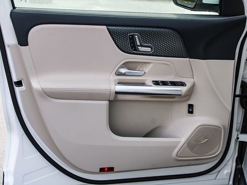 Certified 2025 Mercedes-Benz GLA 250 image 19