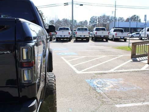 Used 2019 Ford F150 Lariat image 11