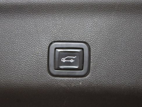 Used 2022 GMC Yukon Denali AWD/4WD image 16