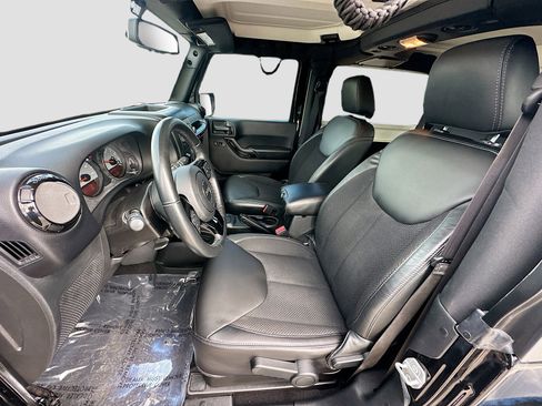 Used 2017 Jeep Wrangler Sahara image 18
