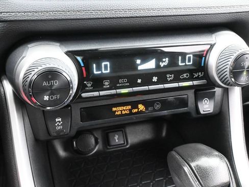 Used 2022 Toyota RAV4 XLE w/ Convenience Package FWD image 20