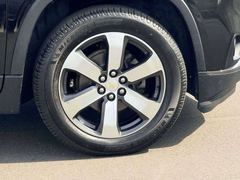 Used 2020 Chevrolet Traverse LT w/ LT Premium Package AWD/4WD image 10