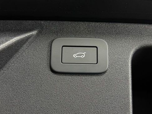 New 2025 Land Rover Discovery Sport S image 18