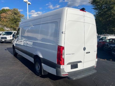Used 2022 Mercedes-Benz Sprinter 2500 image 3