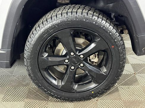 Certified 2023 Jeep Grand Cherokee Altitude AWD/4WD image 13