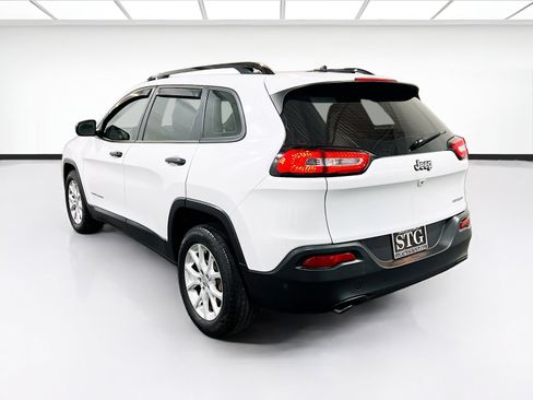 Used 2016 Jeep Cherokee Sport FWD image 6