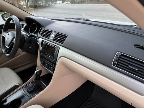 Used 2017 Volkswagen Passat 1.8T S image 19