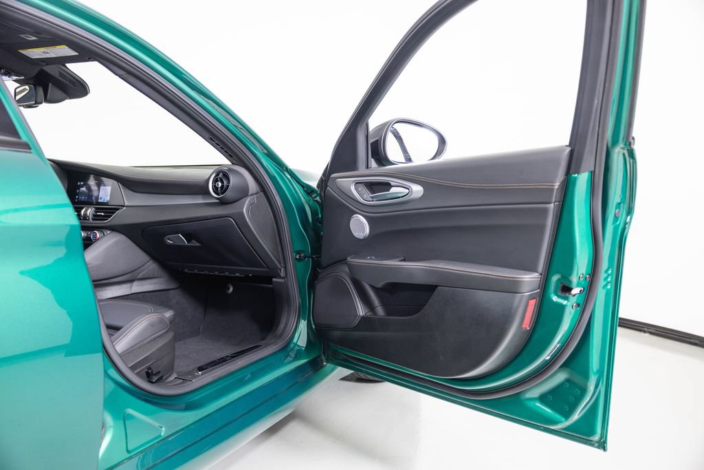 Used 2025 Alfa Romeo Giulia AWD w/ Driving Assist Package image 44