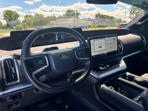 Used 2025 Ford Expedition Tremor AWD/4WD image 11