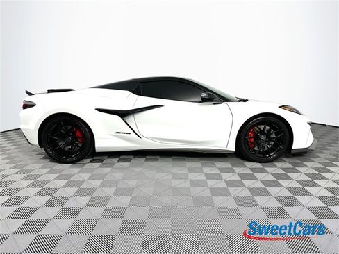 Used 2024 Chevrolet Corvette Z06 image 16