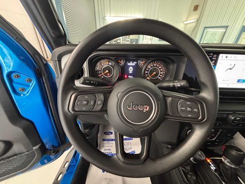 Used 2025 Jeep Gladiator Sport AWD/4WD image 18