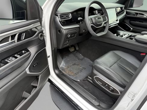 Used 2023 Jeep Wagoneer Series II AWD/4WD image 18