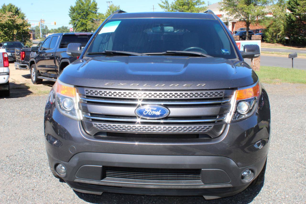 Used 2015 Ford Explorer XLT w/ Equipment Group 202A AWD/4WD image 2