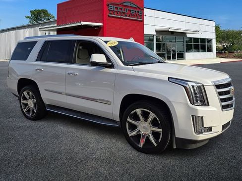 Used 2016 Cadillac Escalade Luxury image 7