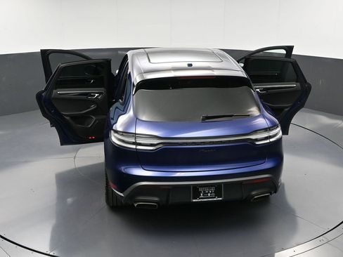 Certified 2025 Porsche Macan AWD/4WD image 35