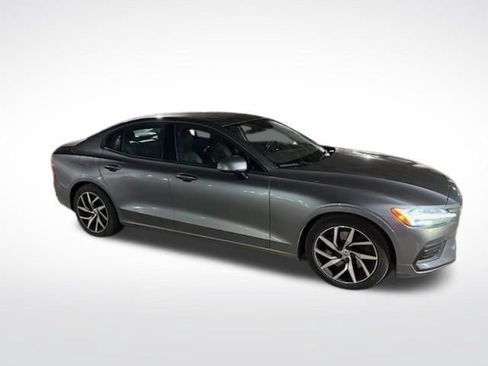 Used 2020 Volvo S60 T6 Momentum AWD/4WD image 2
