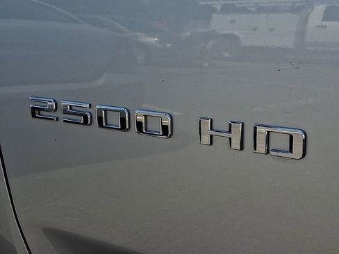 Used 2020 Chevrolet Silverado 2500 LT AWD/4WD image 34