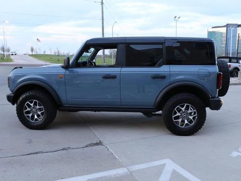 Used 2025 Ford Bronco Badlands AWD/4WD image 3