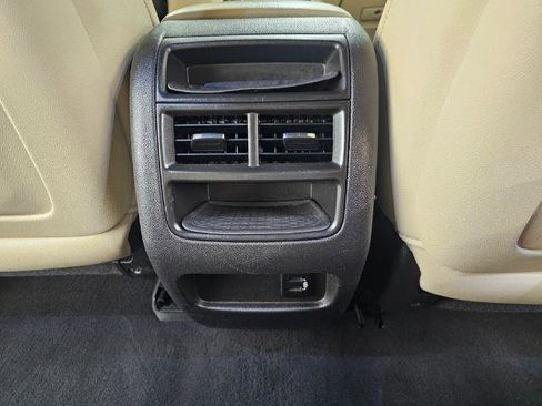 Used 2017 Cadillac XT5 FWD image 38