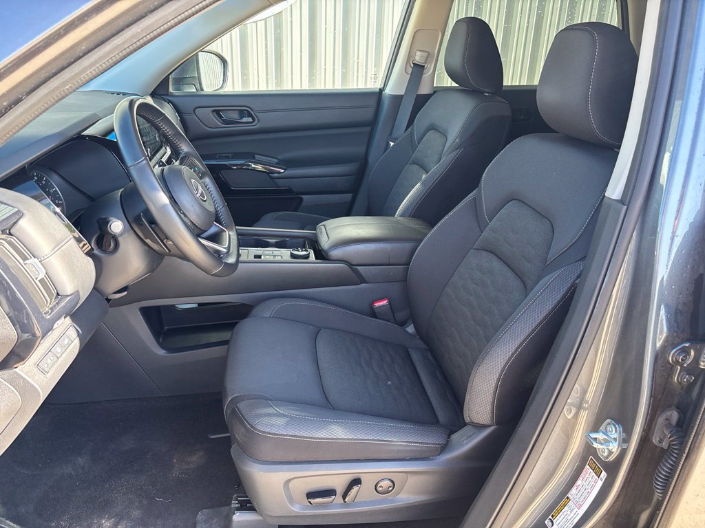 Used 2025 Nissan Pathfinder SV AWD/4WD image 10