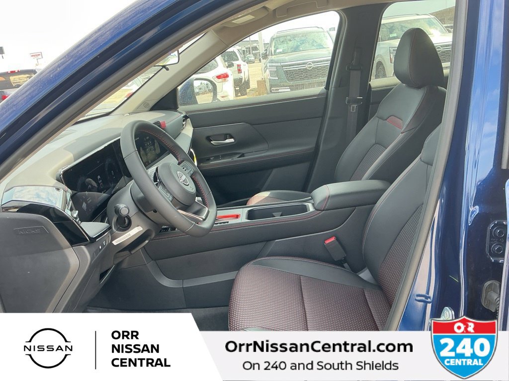 Used 2025 Nissan Kicks SR FWD image 17