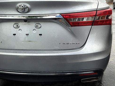 Used 2018 Toyota Avalon Limited image 34