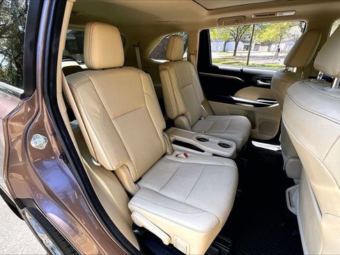 Used 2017 Toyota Highlander Limited Platinum image 22