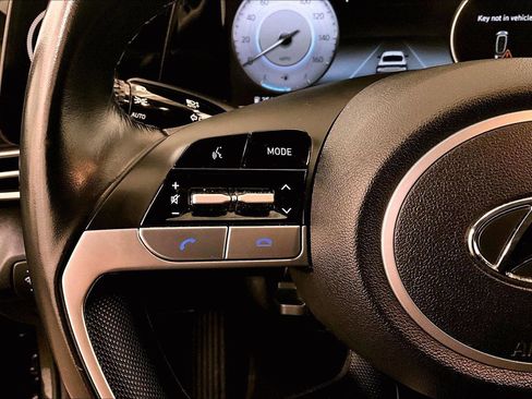 Used 2021 Hyundai Elantra SEL w/ Convenience + Premium Package image 17