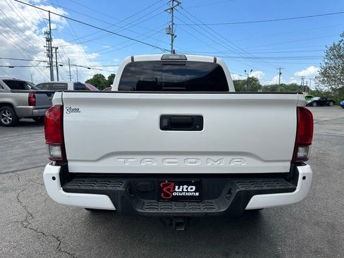 Used 2019 Toyota Tacoma SR5 RWD image 4