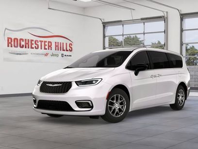 New 2026 Chrysler Pacifica Select